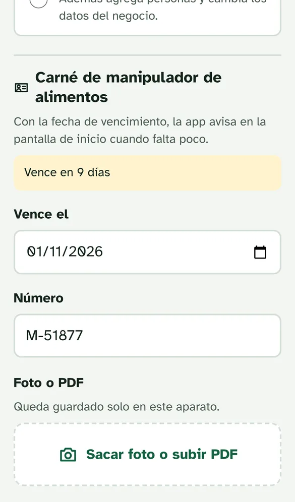Ficha de una empleada con el carné de manipulador que vence en 9 días